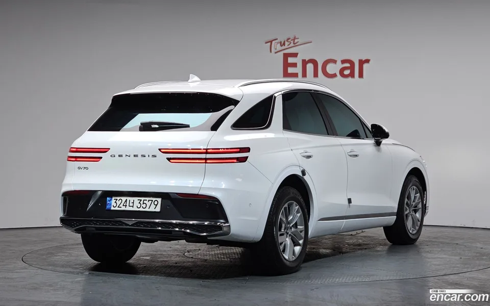 Genesis GV70 2.5T 2WD 2024 — миниатюра 2