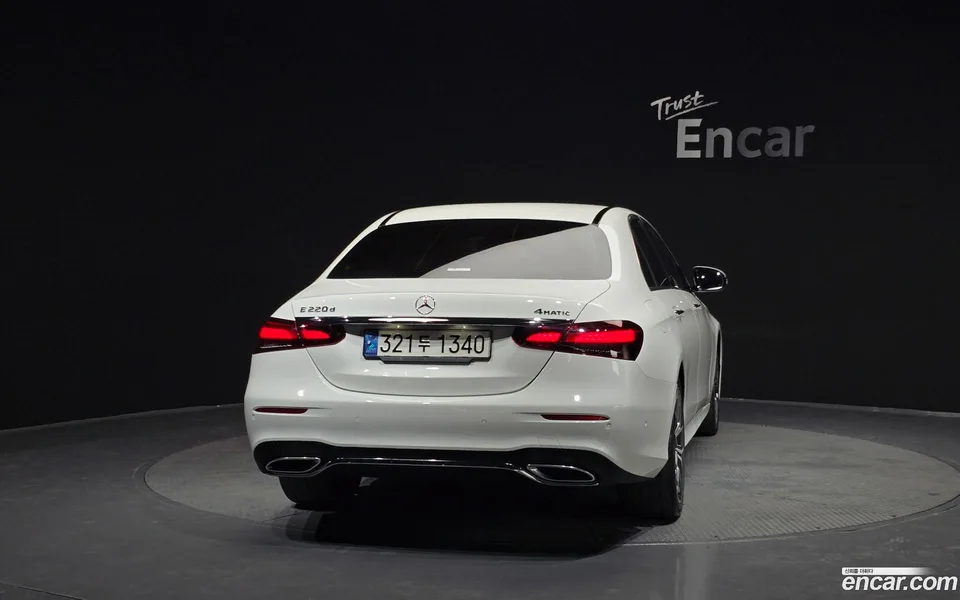 Mercedes-Benz E-Class E220d 4MATIC AMG Line 2022 — миниатюра 4
