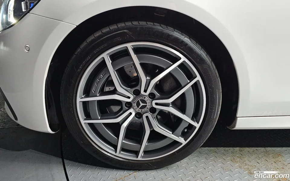 Mercedes-Benz E-Class E220d 4MATIC AMG Line 2022 — миниатюра 5