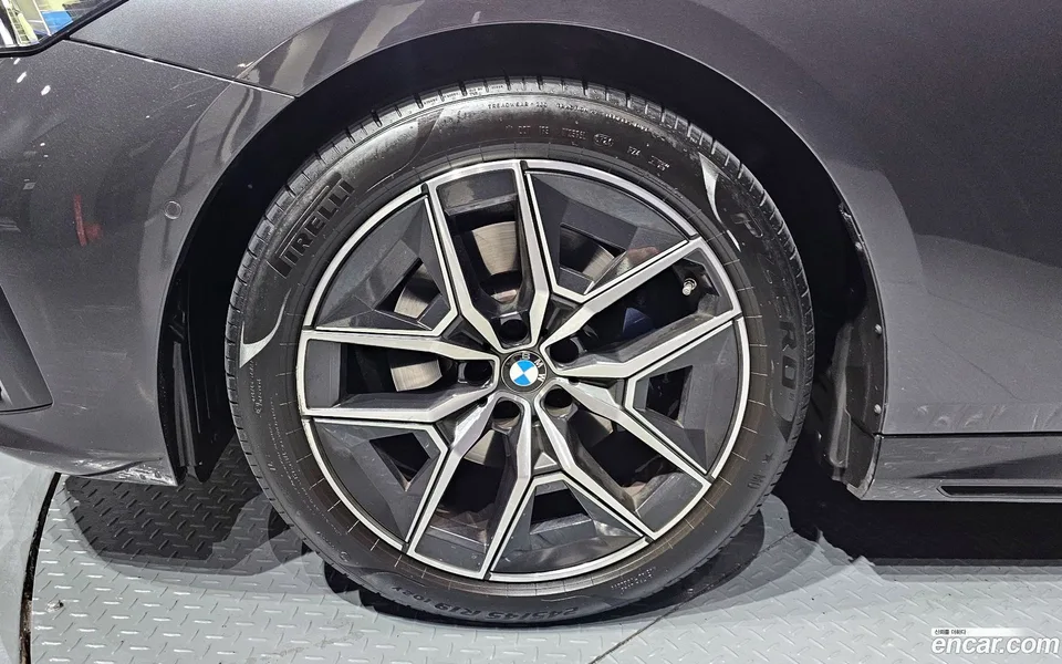 BMW 5 Series 520i M 2024 — миниатюра 5