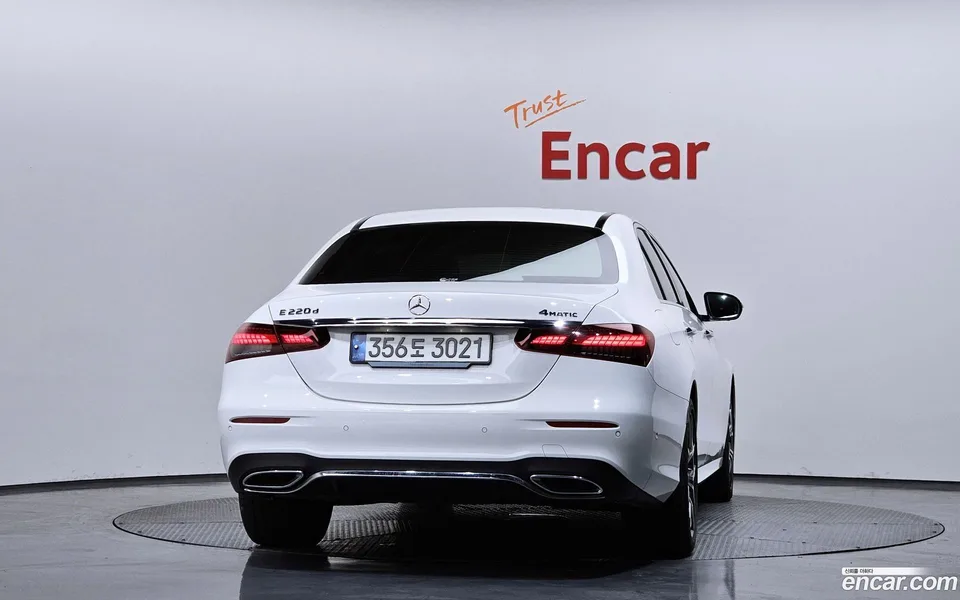 Mercedes-Benz E-Class E220d 4MATIC AMG Line 2023 — миниатюра 4