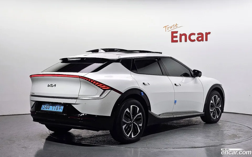Kia EV6 2023 — миниатюра 2