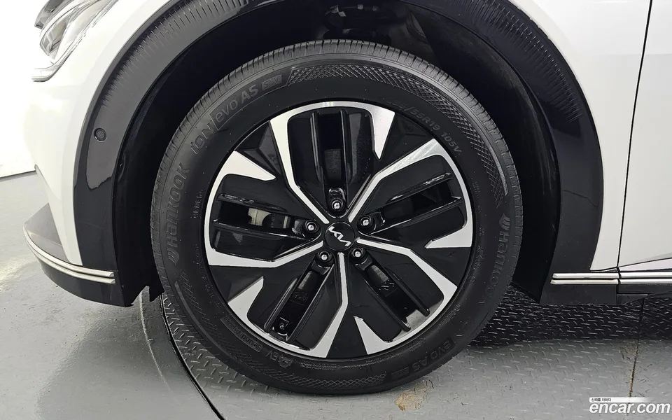 Kia EV6 2023 — миниатюра 5