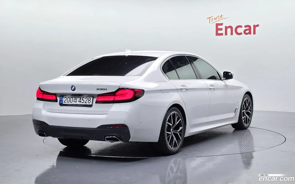 BMW 5 Series 530i M 2022 — миниатюра 2