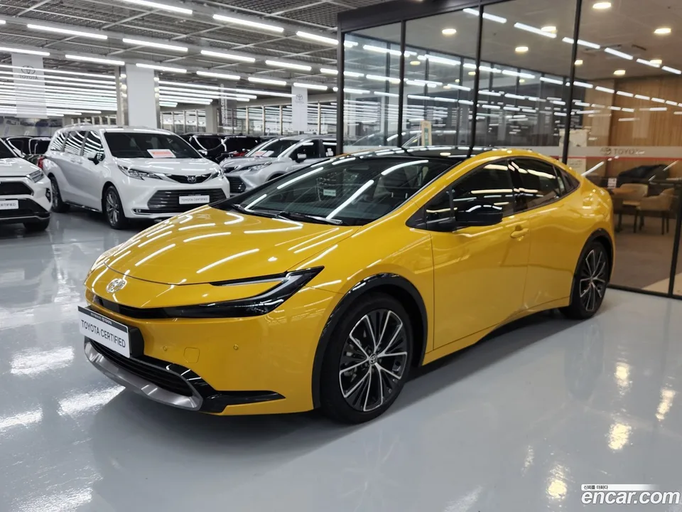 Toyota Prius 2.0 XLE AWD 2025 — фото 1, купить с доставкой в Москву