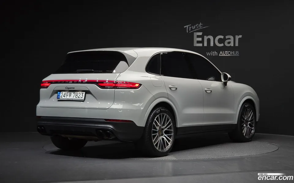 Porsche Cayenne 3.0 2023 — миниатюра 2