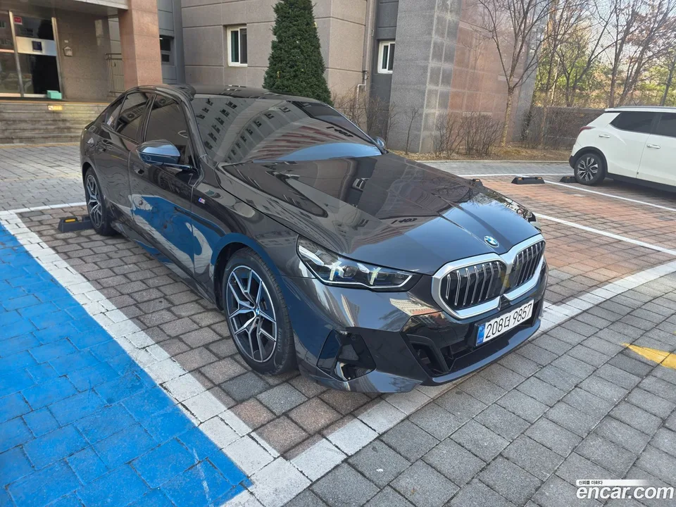 BMW 5 Series 520i M 2025 — миниатюра 2