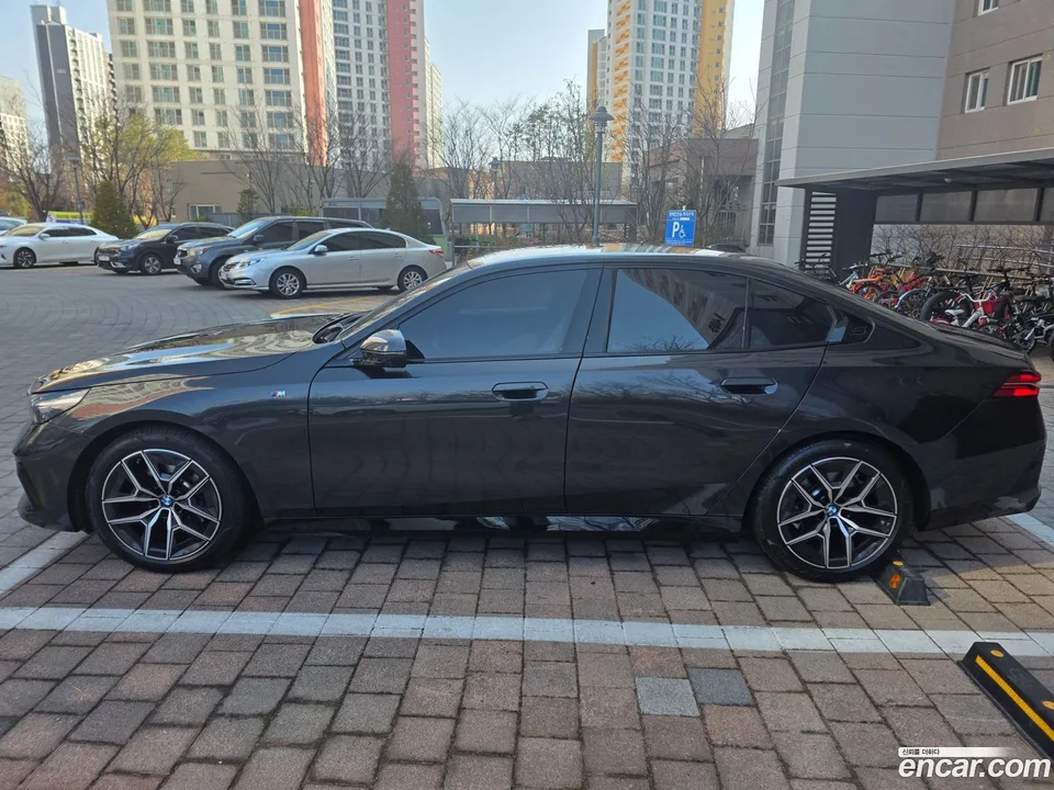 BMW 5 Series 520i M 2025 — миниатюра 3