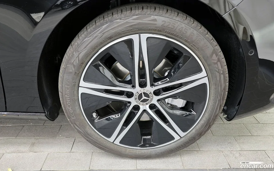 Mercedes-Benz A-Class A220 2025 — миниатюра 5