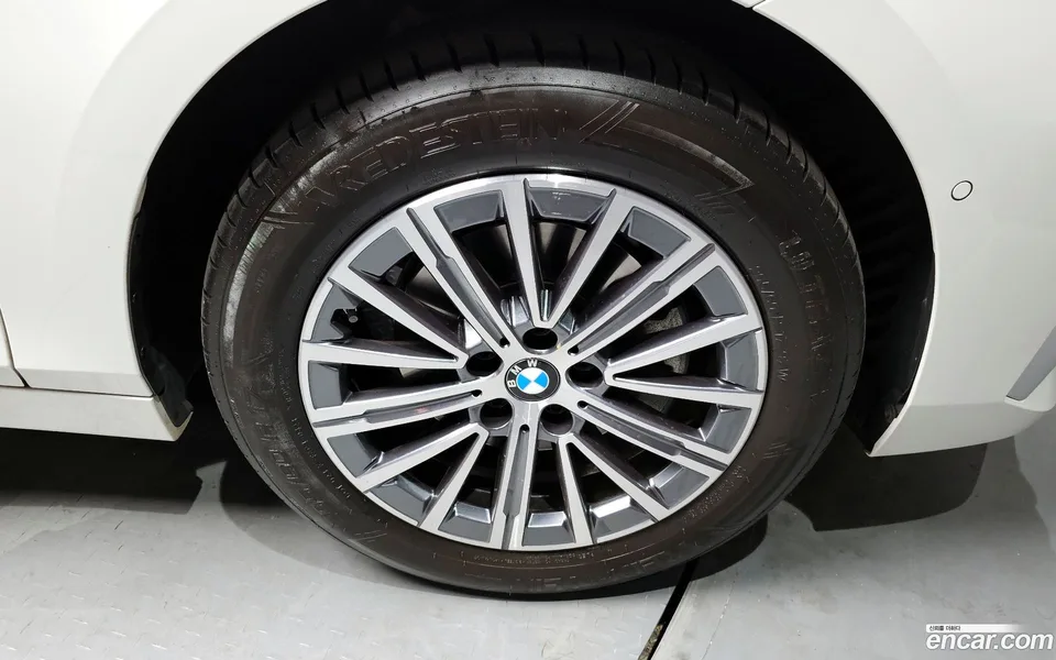 BMW 2 Series Active Tourer 220i 2023 — миниатюра 5