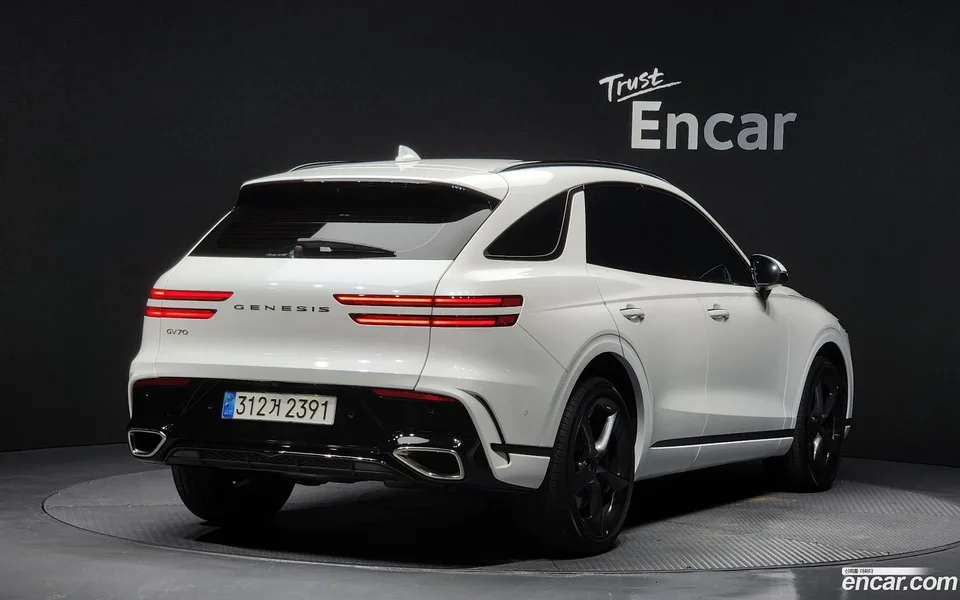 Genesis GV70 2.5T 2WD 2024 — миниатюра 2