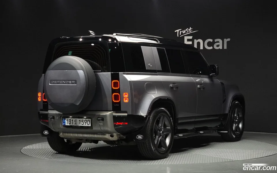 Land Rover Defender 110 P300 X- SE 2024 — миниатюра 2