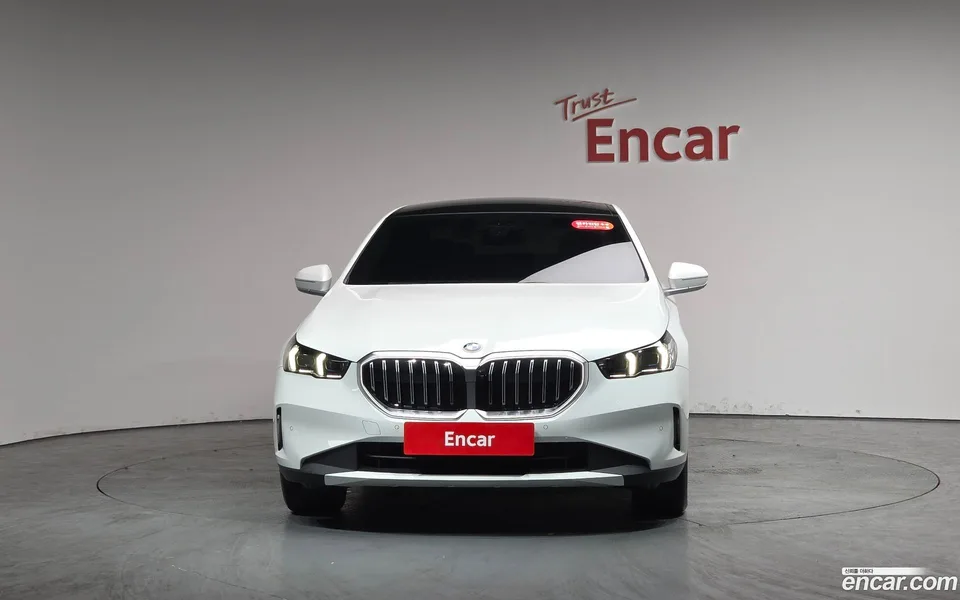 BMW 5 Series 530i xDrive 2025 — миниатюра 3