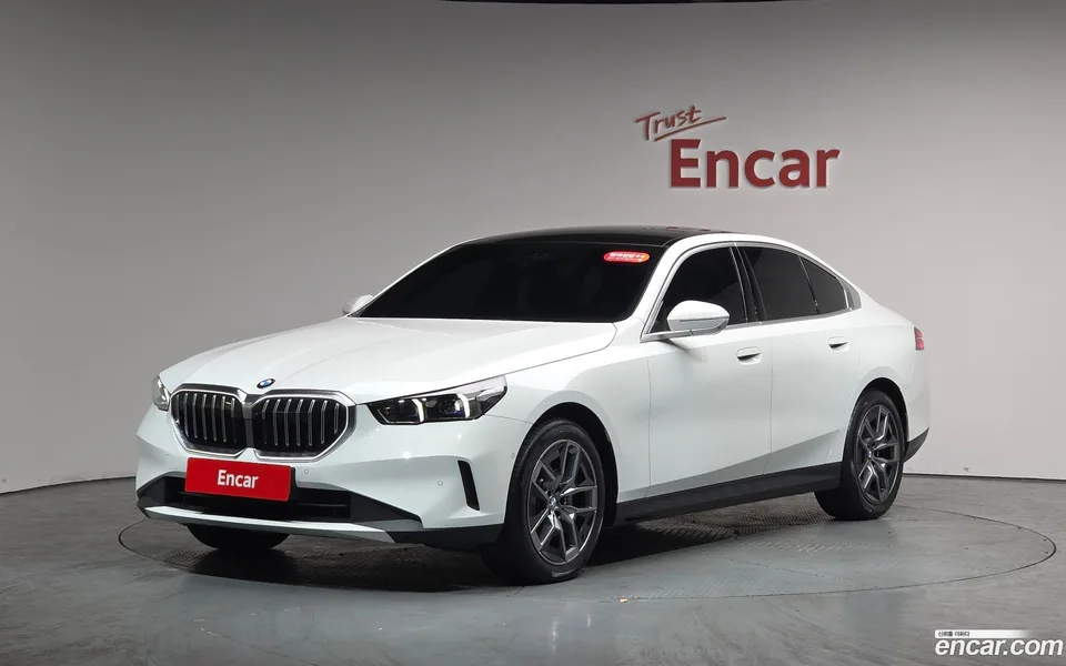 BMW 5 Series 530i xDrive 2025 — фото 1, купить с доставкой в Москву