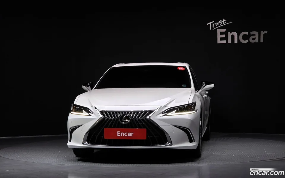 Lexus ES 300h 2023 — миниатюра 3