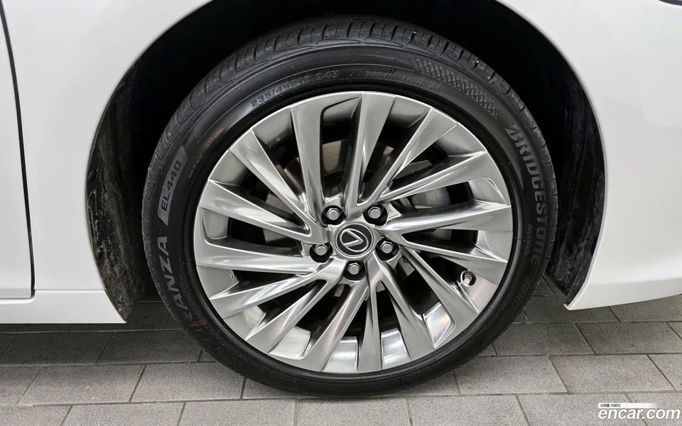 Lexus ES 300h 2023 — миниатюра 5