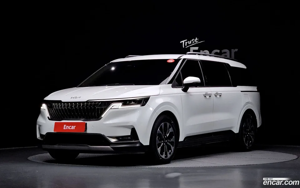 Kia Carnival 7 2023 — фото 1, купить с доставкой в Москву
