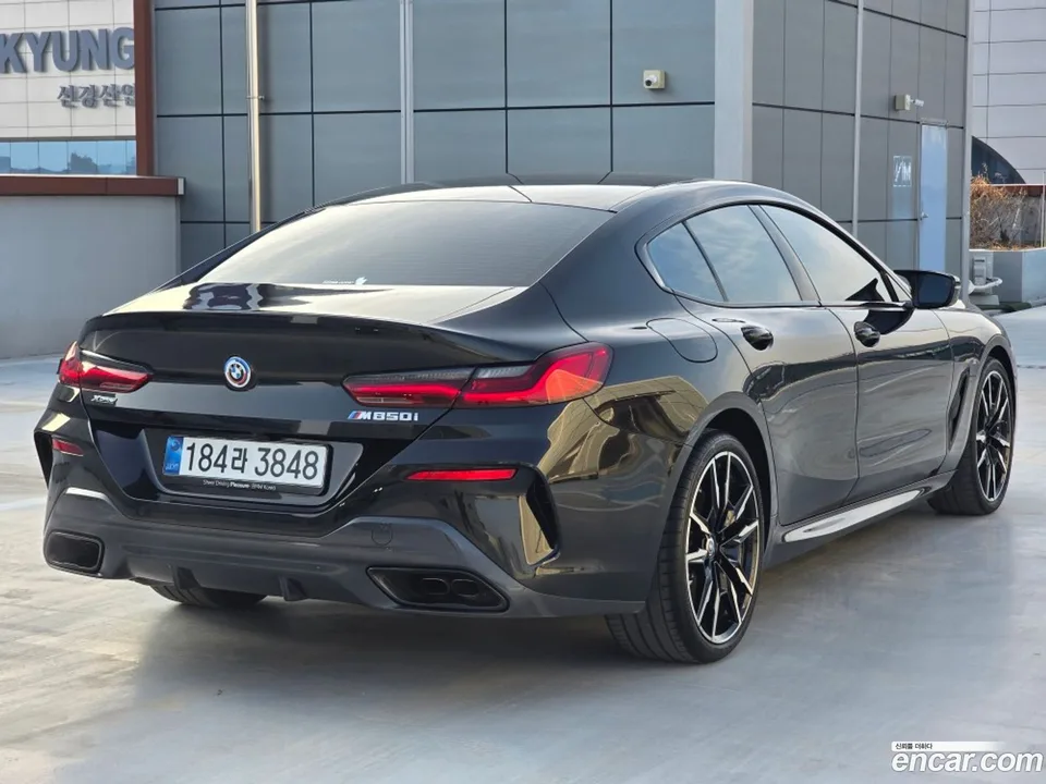 BMW 8 Series M850i xDrive 2025 — миниатюра 4