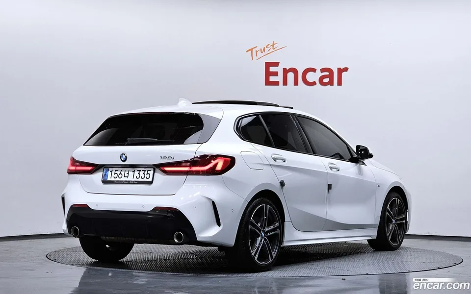 BMW 1 Series 120i M 2023 — миниатюра 2