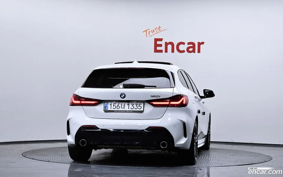 BMW 1 Series 120i M 2023 — миниатюра 4