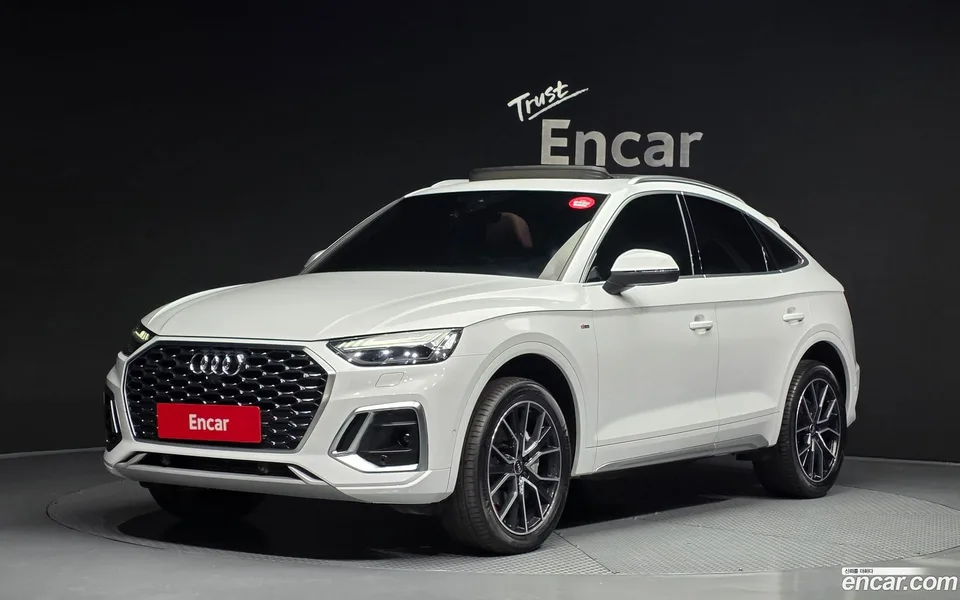 Audi Q5 45 TFSI 2023 — фото 1, купить с доставкой в Москву
