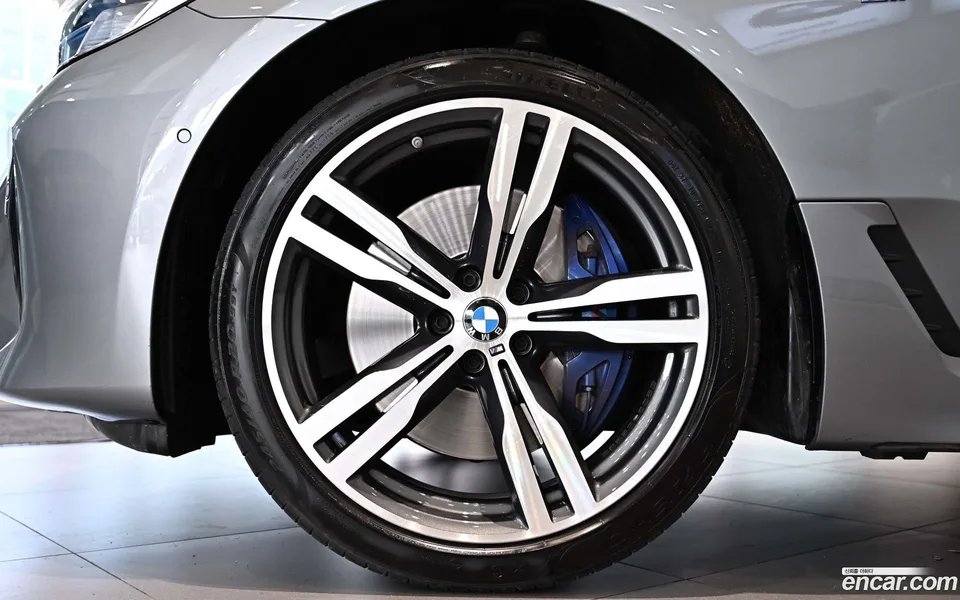 BMW 6 Series GT 630i xDrive M 2023 — миниатюра 5