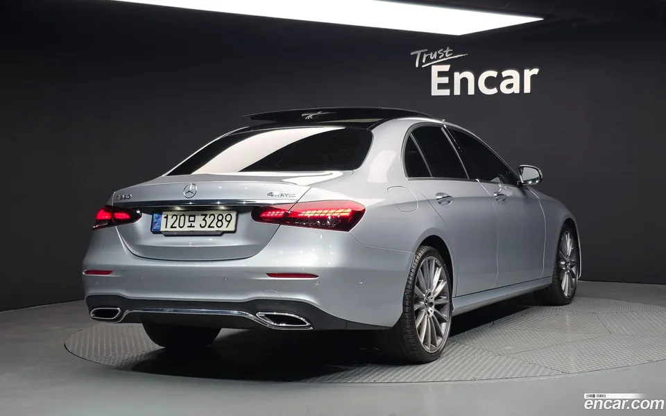 Mercedes-Benz E-Class E350 4MATIC AMG Line 2022 — миниатюра 2