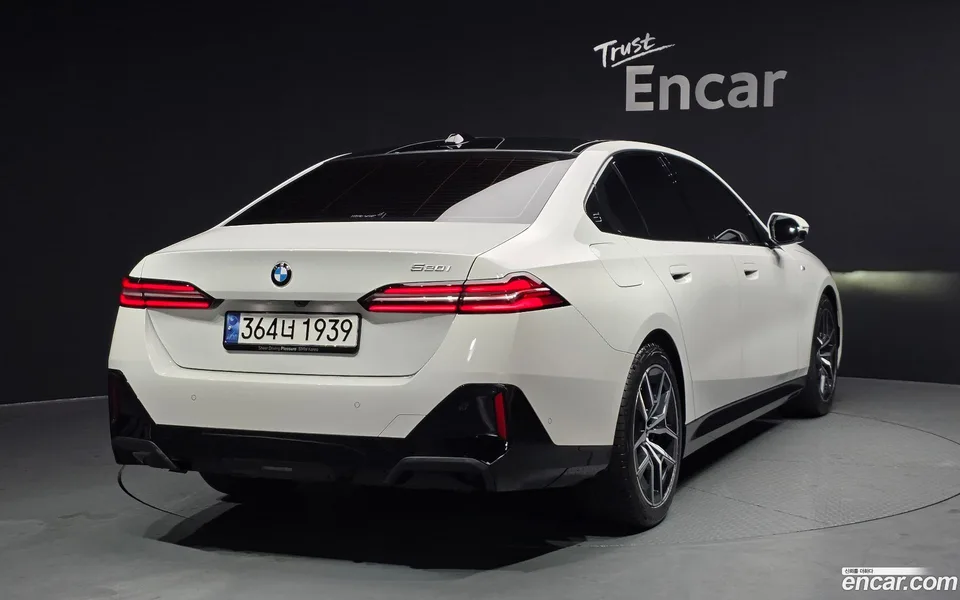 BMW 5 Series 520i M 2024 — миниатюра 2