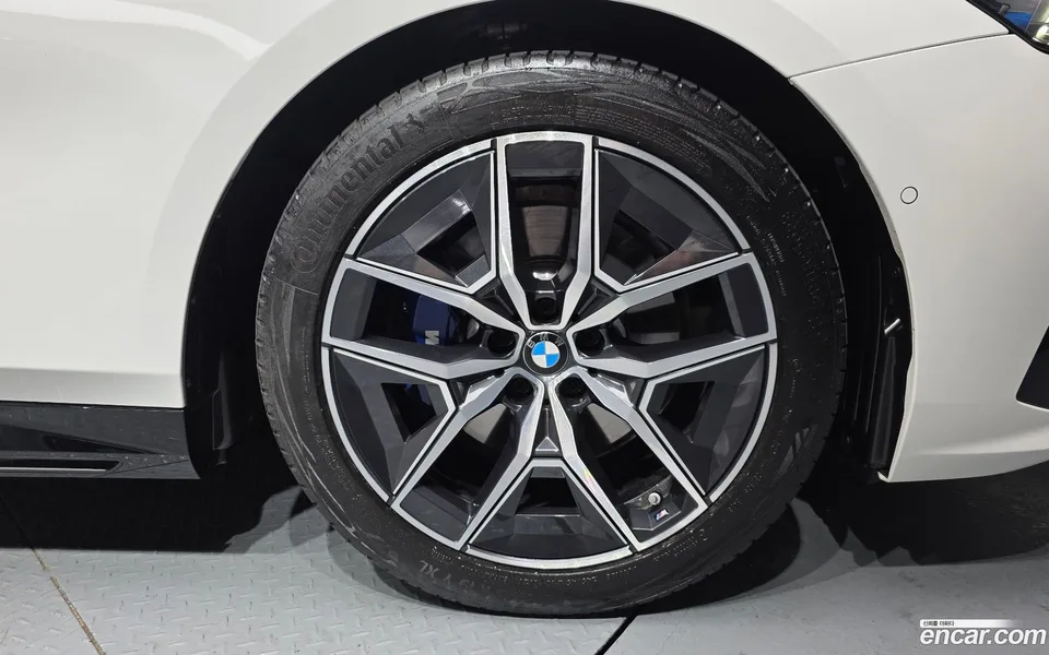 BMW 5 Series 520i M 2024 — миниатюра 5