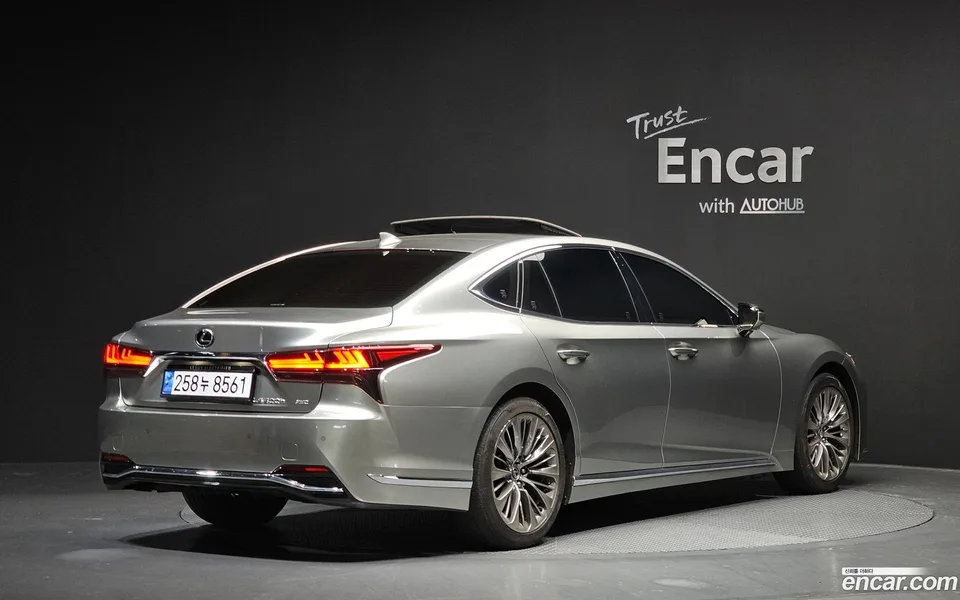 Lexus LS 500h 3.5 AWD 2023 — миниатюра 2