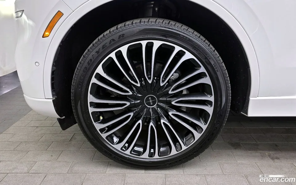Lincoln Aviator 3.0 AWD 2023 — миниатюра 5