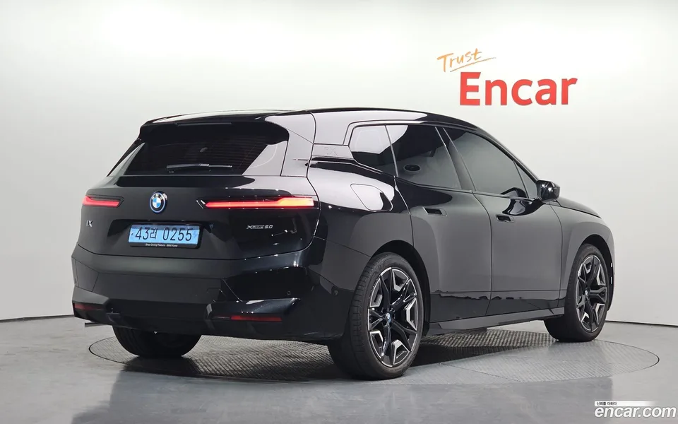 BMW iX xDrive50 2022 — миниатюра 2