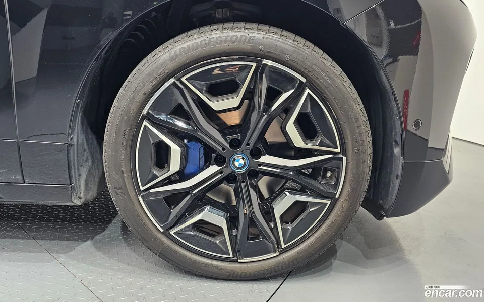 BMW iX xDrive50 2022 — миниатюра 5