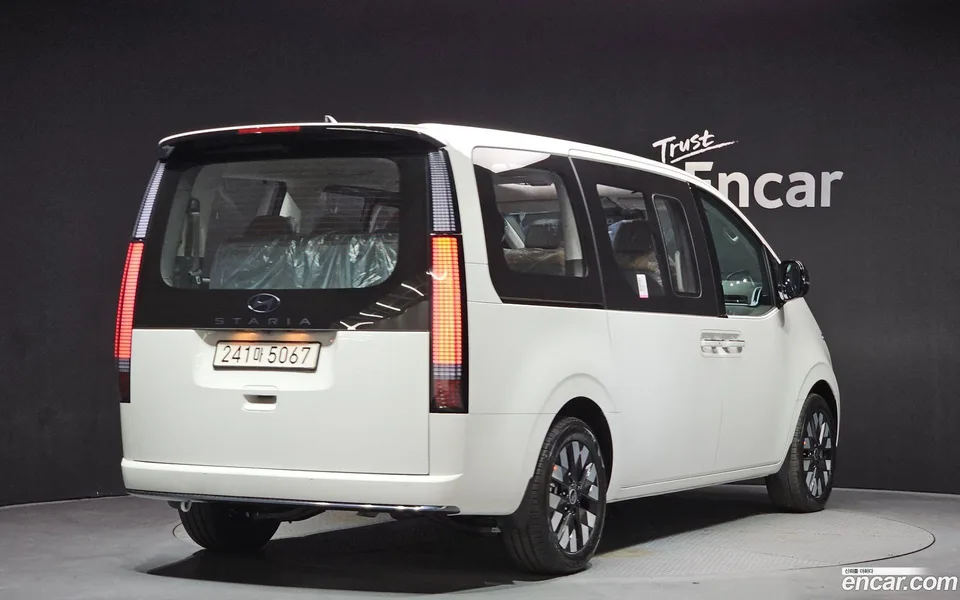 Hyundai Staria HEV 1.6 7 2025 — миниатюра 2