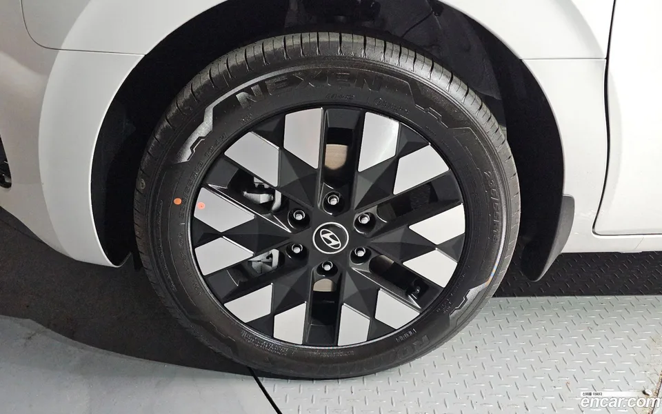 Hyundai Staria HEV 1.6 7 2025 — миниатюра 5