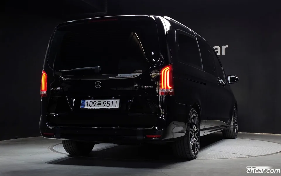 Mercedes-Benz V-Class V300 CDI 2023 — миниатюра 2