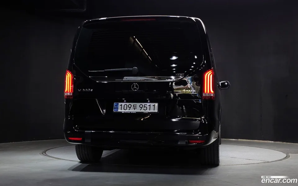 Mercedes-Benz V-Class V300 CDI 2023 — миниатюра 4
