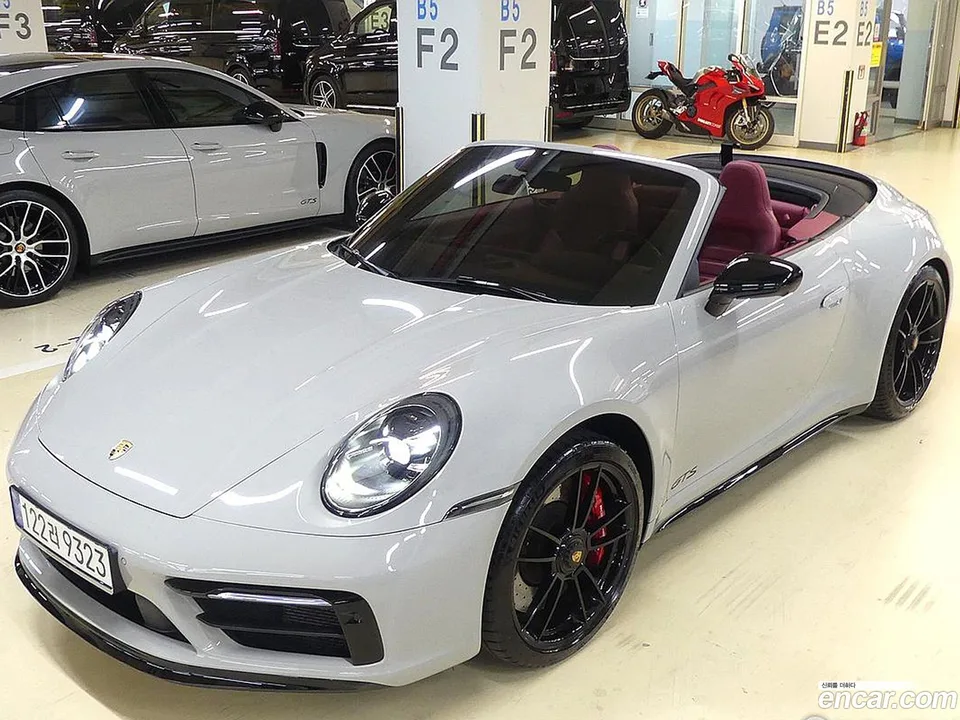 Porsche 911 (992) 4 GTS 2023 — миниатюра 4