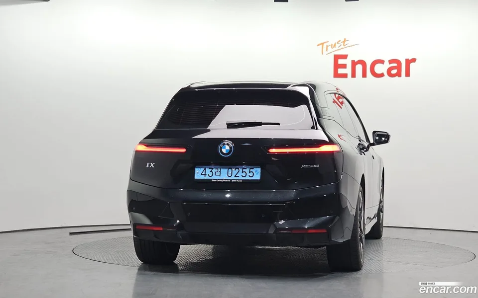 BMW iX xDrive50 2022 — миниатюра 4