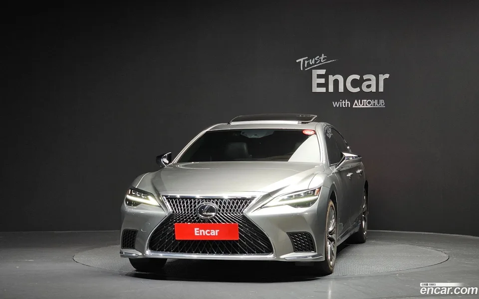 Lexus LS 500h 3.5 AWD 2023 — миниатюра 3