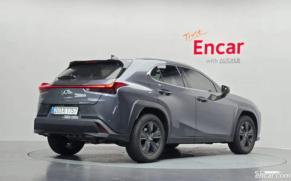 Lexus UX 300h 2.0 2WD 2025 — миниатюра 2