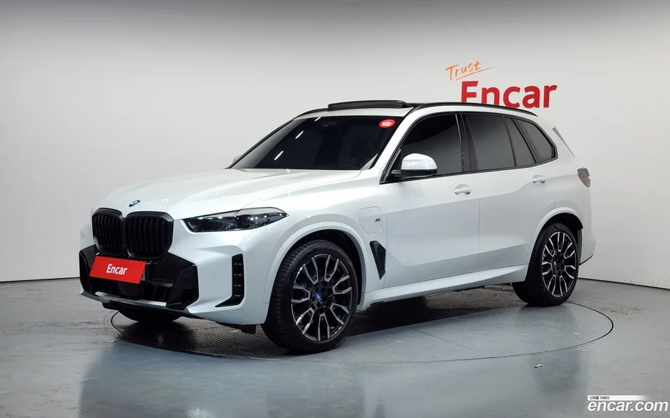 BMW X5 xDrive 50e M 2025 — фото 1, купить с доставкой в Москву