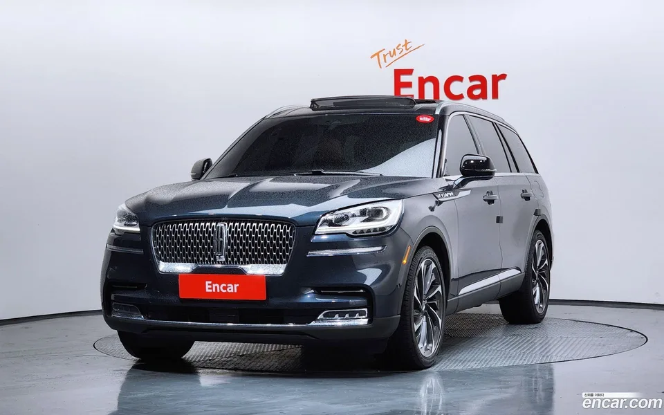 Lincoln Aviator 3.0 AWD 2023 — фото 1, купить с доставкой в Москву