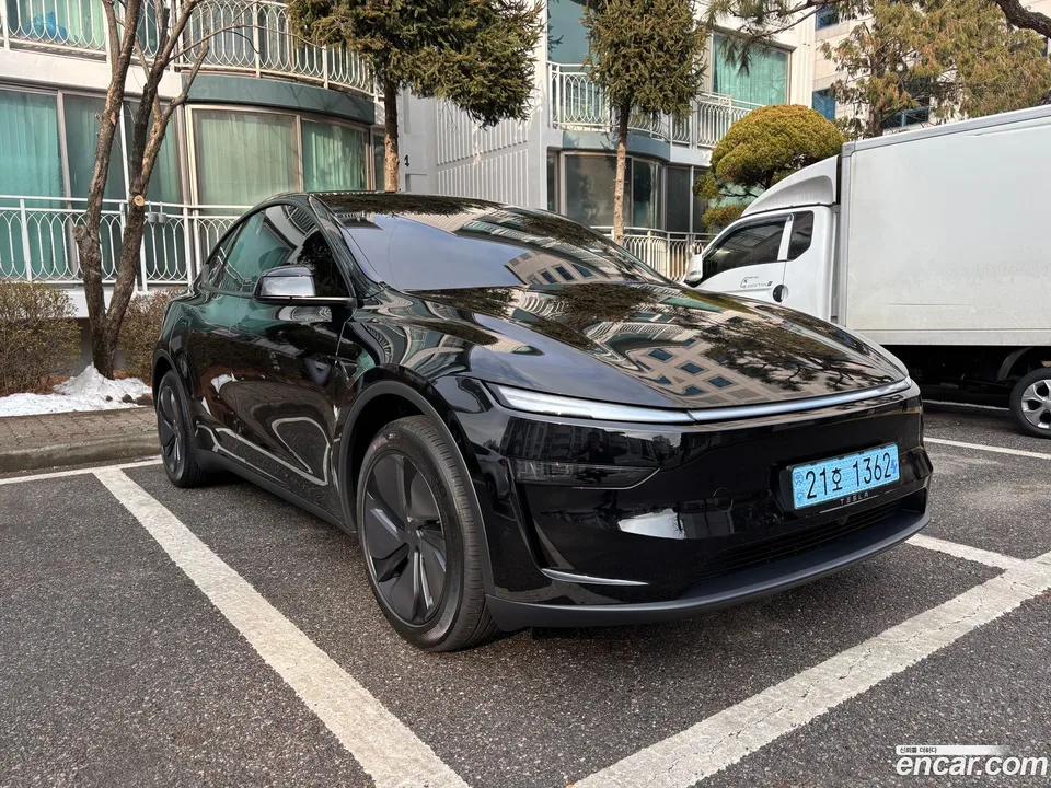 Tesla Model Y RWD 2026 — миниатюра 2