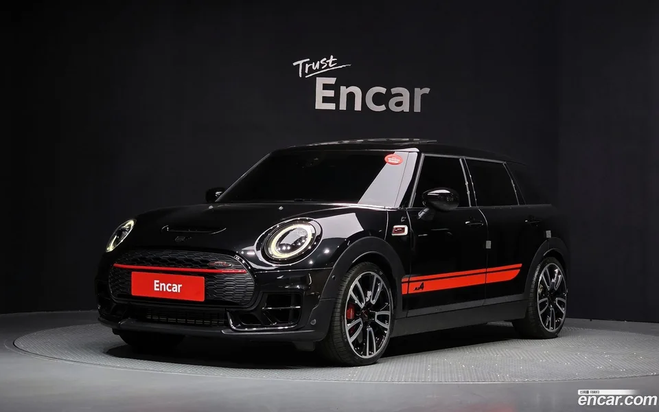 MINI Cooper S Clubman JCW 2023 — фото 1, купить с доставкой в Москву