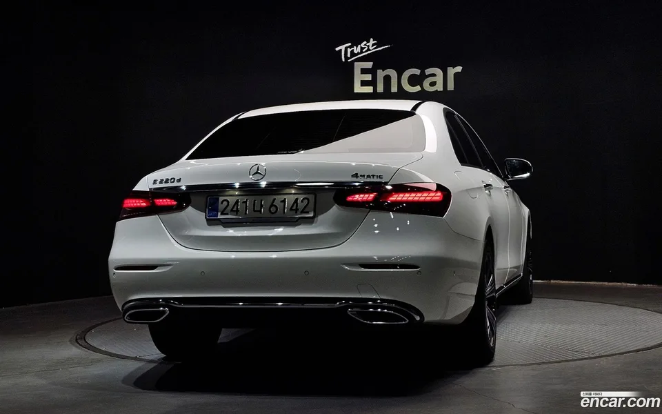 Mercedes-Benz E-Class E220d 4MATIC 2023 — миниатюра 4