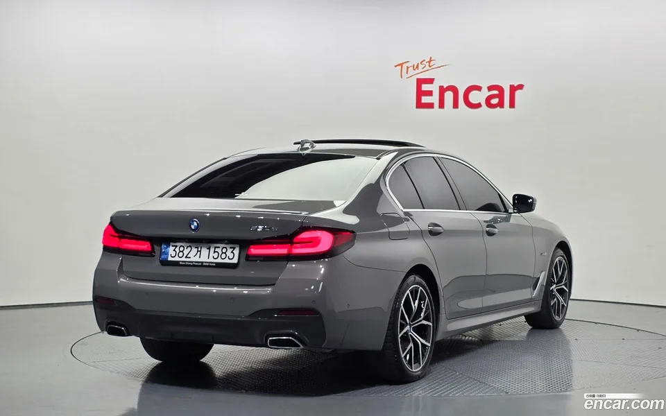 BMW 5 Series 530e M 2022 — миниатюра 2