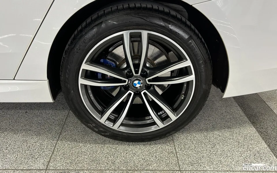 BMW 6 Series GT 620d xDrive M 2022 — миниатюра 5