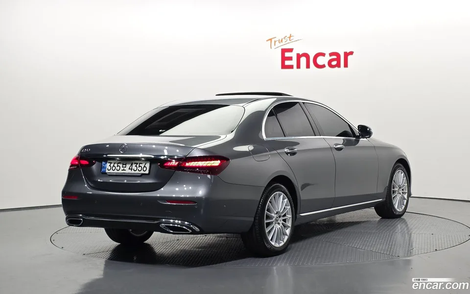 Mercedes-Benz E-Class E250 2022 — миниатюра 2
