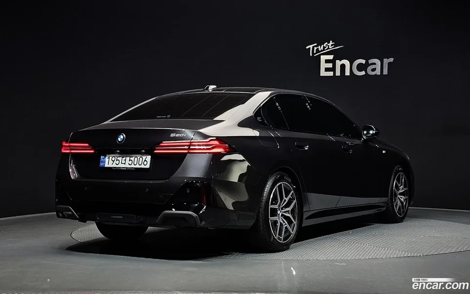 BMW 5 Series 520i M 2024 — миниатюра 2